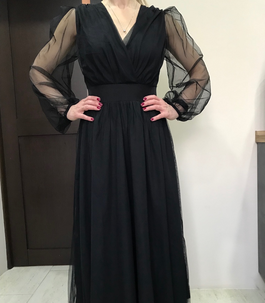 Очень понравилось. Село как будто на меня шили. Рост 158, бедра 95, талия 66, грудь 86. На фото не такое красивое, как вживую. Немного колется, в плечах, где швы, но потерпеть можно))) ведь какова красота!!! 