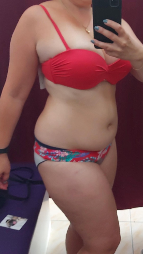 Купальник очень красивый, цвета яркие, качество хорошее, но мне, к сожалению, оказался мал (на мои 96-79-104 размер брала 40 размер) попробую на размер больше взять