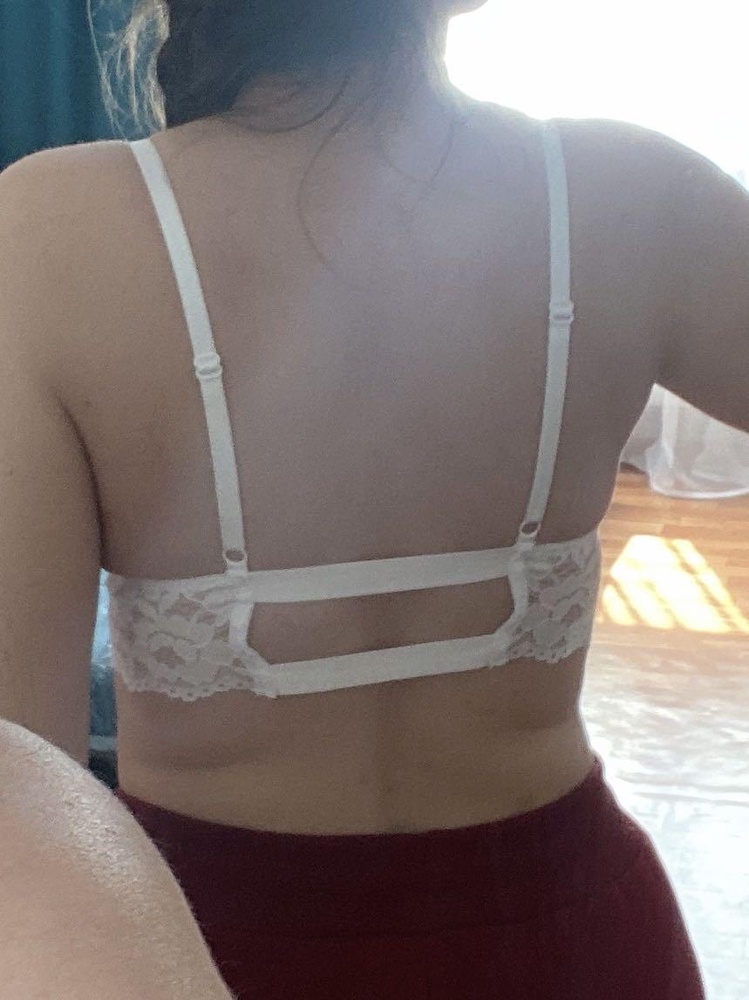 Отличный топ! Сел хорошо размер М - на ог 94, опг 80. Ничего нигде не вываливается, полнота чашечки прям под мою грудь. Сзади не давит, мои складки тела не ущемляет😁. Очень аккуратный👍🏻. Давно искала аккуратный бюстгальтер без косточек, этот топ - то что нужно! Спасибо)