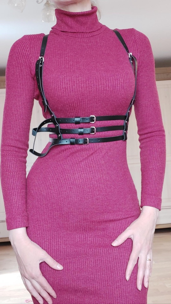 Мне портупея подошла по размеру, но на люди показываться в таком виде как то боязно. Муж чуть не рухнул, когда я к нему так вышла, хотя сам ее, можно сказать, и заказал.