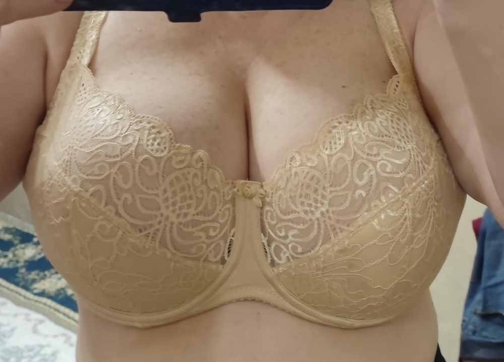 Неплохой бюстгалтер, как сказал супруг - на каждый день)) Единственное, чашка как раз, а вот объем под грудью большеват, ну это проблема всех, у кого объем чашки ОГ не совпадает с ОПГ.