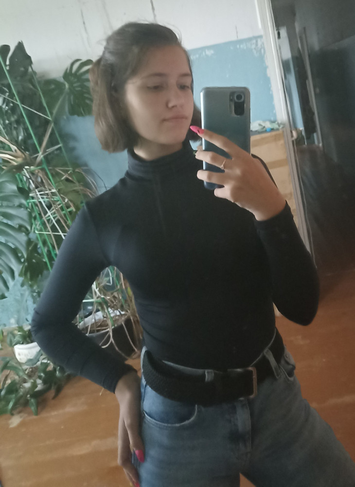 Отличное боди, оно не маломерит, а сидит по фигуре