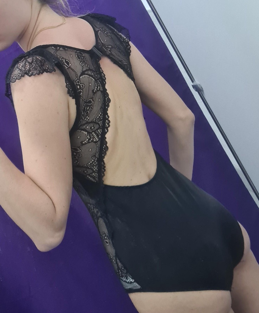 Хороший купальник,  к качеству претензий нет,  но к сожалению на мою фигуру не сел - с зади топорщица, а с переди по бокам торчит, поэтому возврат.