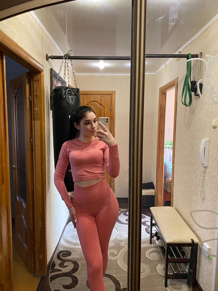 Хороший рашгард, заказывала специально к лосинам 🔥