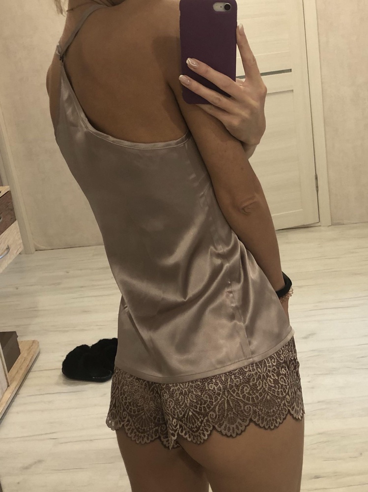 Пижама просто «ВАУ». Сексуальная, комфортная. Единственное жаль размера XS нет. Шортики слегка большеваты. Успела купить по очень вкусной цене.