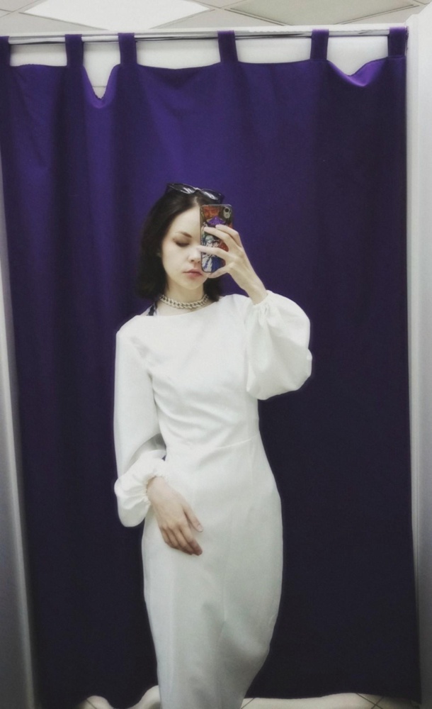 Чудесное платье
Несмотря на то что оно мне великоват то в объёме из за глубокого выреза взаде, решила оставить, но прийдеться ушивать
А так платье очень классное, ещё бы размер поменьше был бы