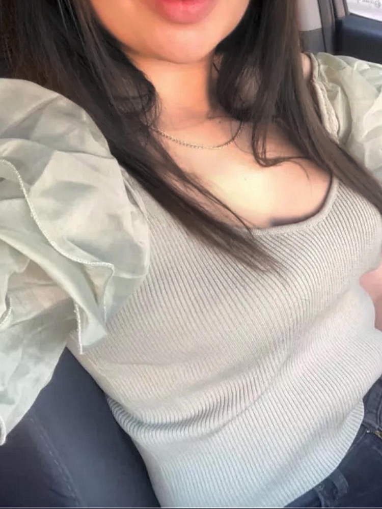 Красивый, в нем конечно главное что ты сел по фигуре , мне подошёл. Качество Толе супер, а цена прям очень низкая , взяла за 990 р