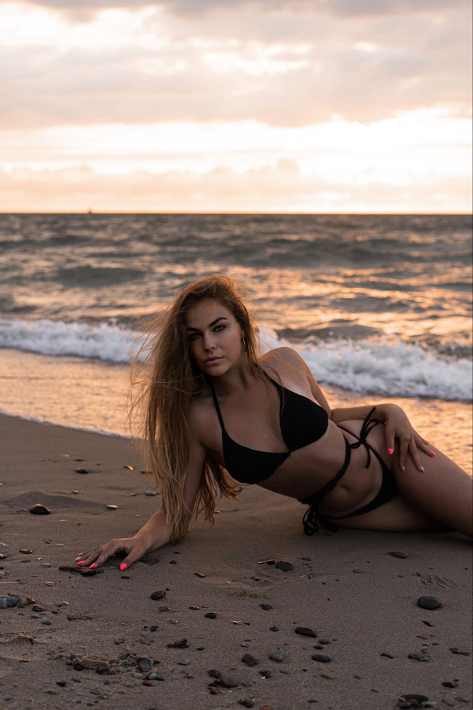 Купальник очень понравился, ткань и чашки плотные, качество бомба😇. Только есть один минус - цена, 4к многовато, похожие в городе стоят до 2к.