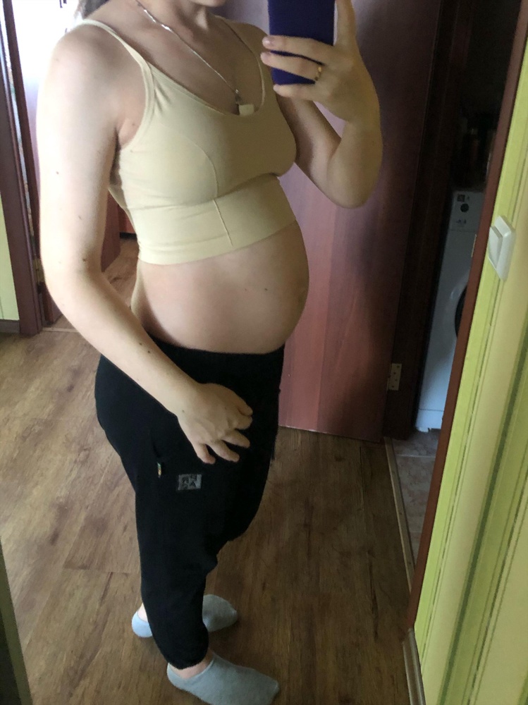 Материал хороший, швы все прошиты хорошо. Но очень не удобные бретельки, уверена на 100%, они постоянно будут спадать. Ну и размер, вряд ли кто-то 46-48 размера влезет