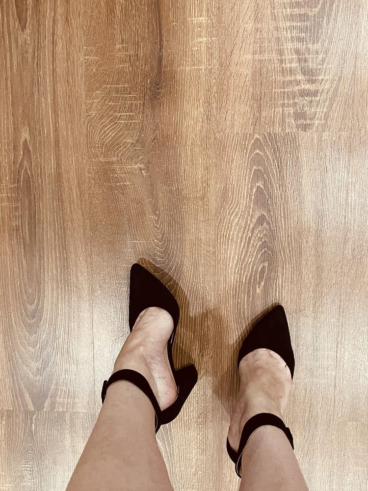 На свой 36 заказывала 35 р-р.Полнота стопы средняя,каблук устойчивый,ноге комфортно.выглядят симпатично, по качеству на один сезон.