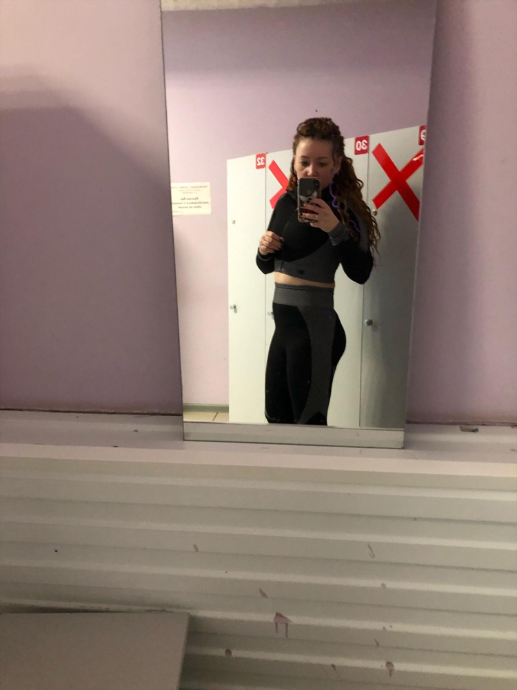 Очень понравился костюм. Идеально подошло. Заниматься удобно! 