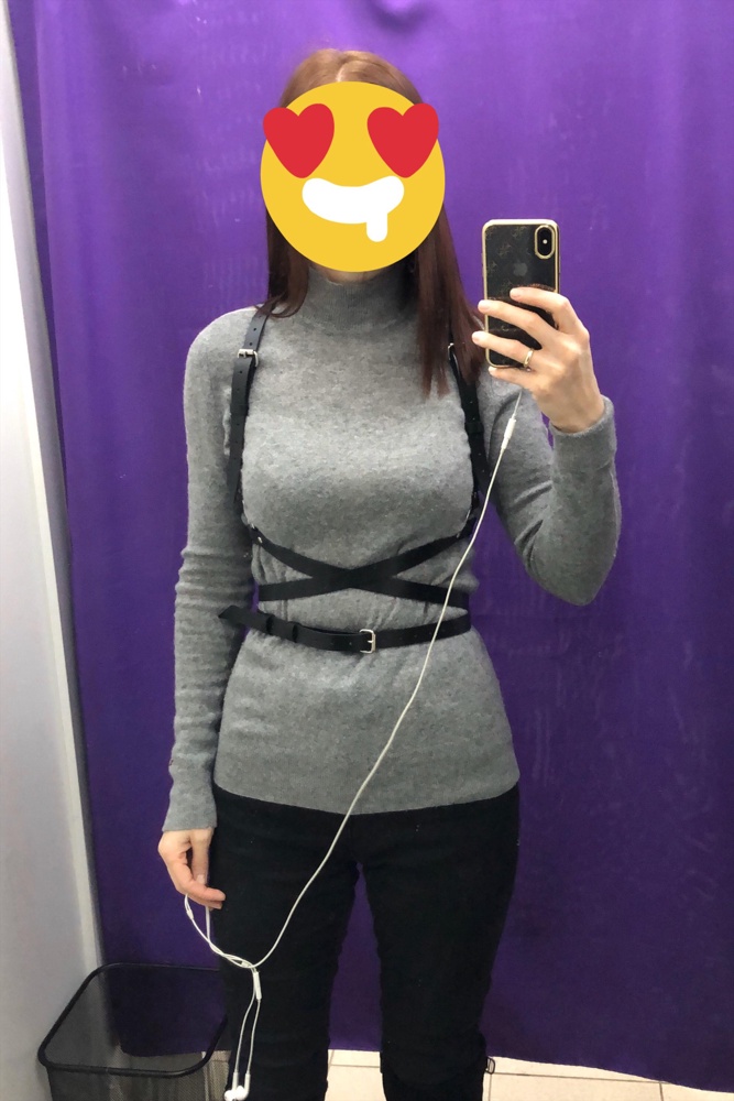 У меня размер 44. Подошла хорошо. Есть запас ремня по талии. Классный аксессуар) Взяла не раздумывая))