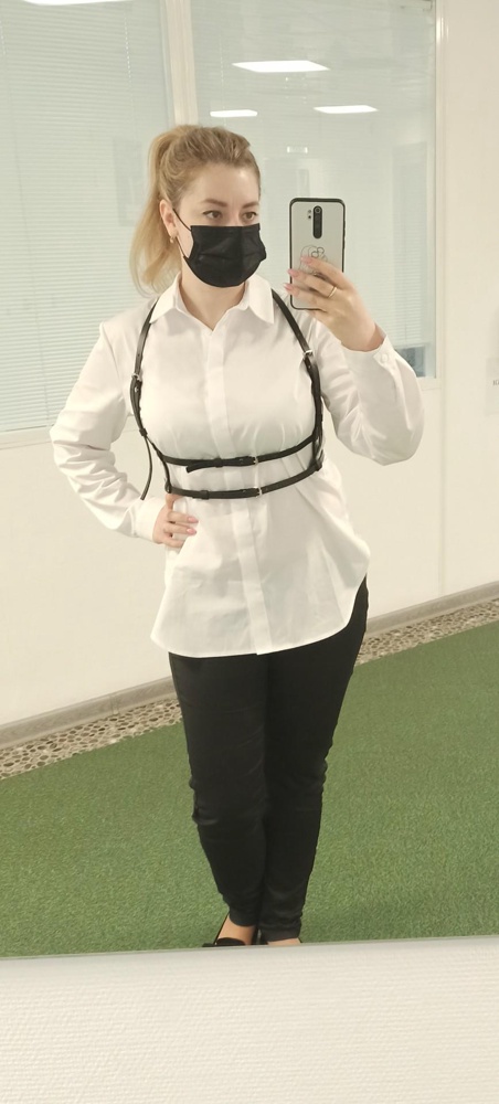 Портупея понравилась. Ремешки можно регулировать под фигуру. Сидит комфортно, смотрится хорошо. Взяла размер 48-50, у меня 48 размер - все подходит)