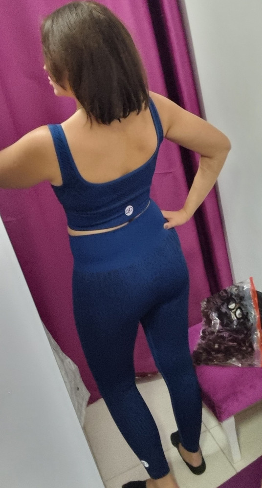 Очкнь качественный костюм, плотный, не просвечивает. Соответствует размеру.  
ОБ 93см