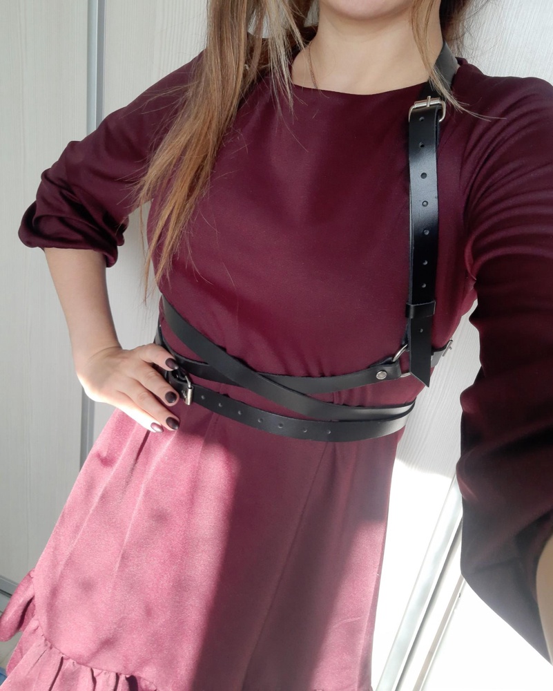 Довольна моделью и качеством ремня. Классно смотрится с платьем).