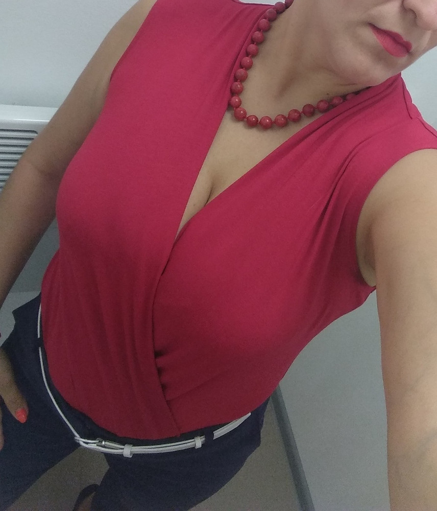 Всё подошло, очень удобный, цвет правда не такой красный алый как на фото, а больше красный с малиновым оттенком. По размеру тоже всё подошло