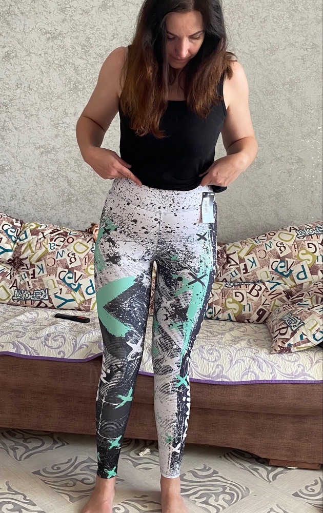 Давно мечтала о них, но боялась что ростовка будет мала. Когда достала показались короткими чересчур. Но одела и они мне в пору, а рост у меня 179! Высокие девушки берите, не пожалеете. От этой фирмы у меня есть велосипедки и им уже 2 года! Осталось похудеть и можно покупать еще и ещё. Как будут в носке после тренировок напишу позже.