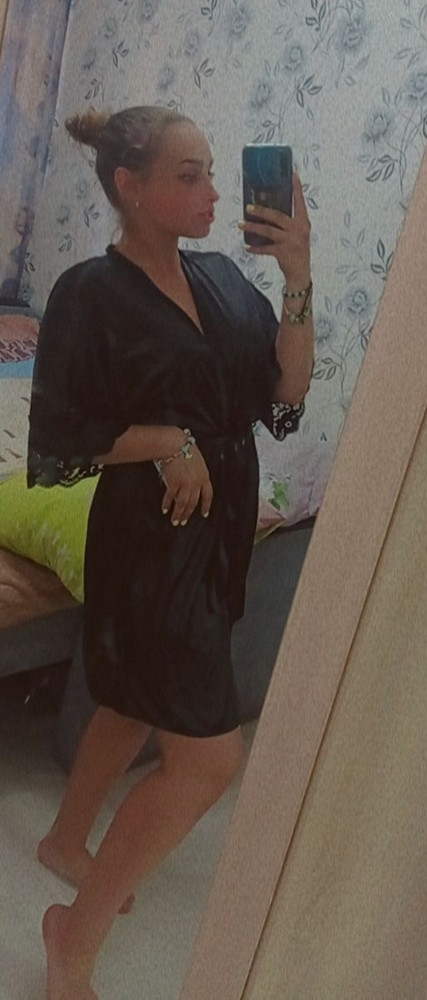 Халатик идеальный.
Приятный к телу,соответствует размеру.
Швы ровные,ничего не торчит.