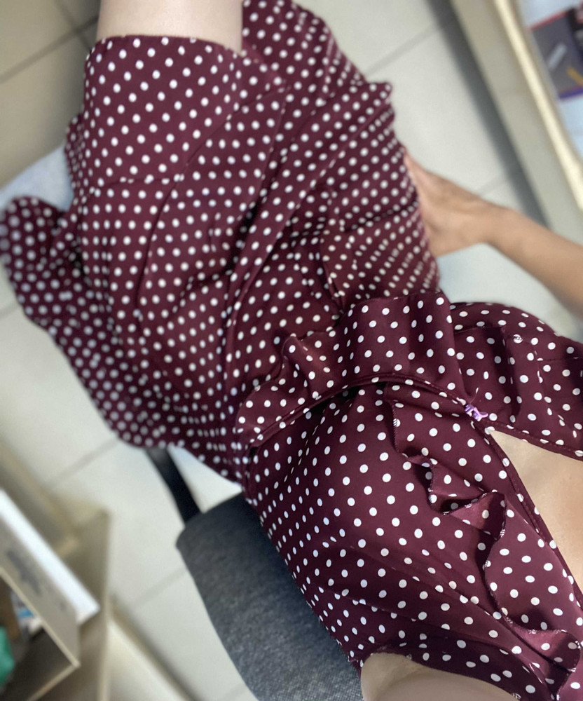 Очень понравился сарафанчик! Немного скрывает недостатки. Весёленький))) а за цену со скидкой- вообще сказка!!! Ношу с удовольствием. К покупке 100% рекомендую! На свой 44, взяла 44.