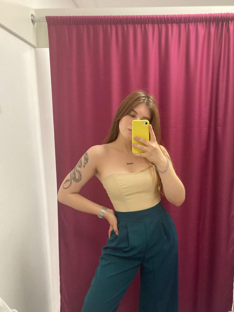 Хороший корсет, отлично держит грудь, размер s 