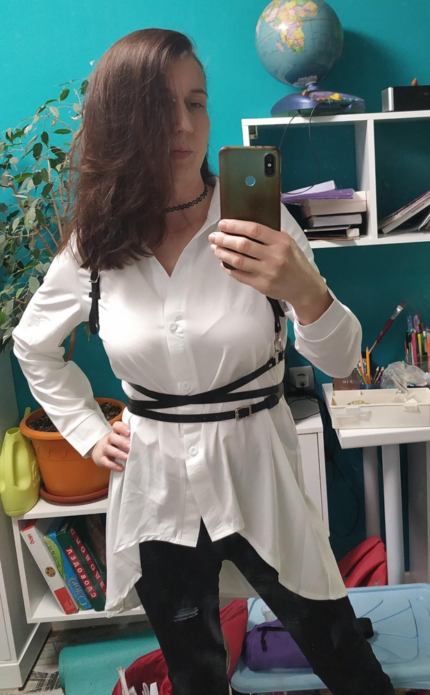 Понравилось качество и вид. Немножко пришлось разбираться, как его надеть. Но картинка из карточки товара помогла. Выглядит солидно, не дёшево. Замки хорошие.