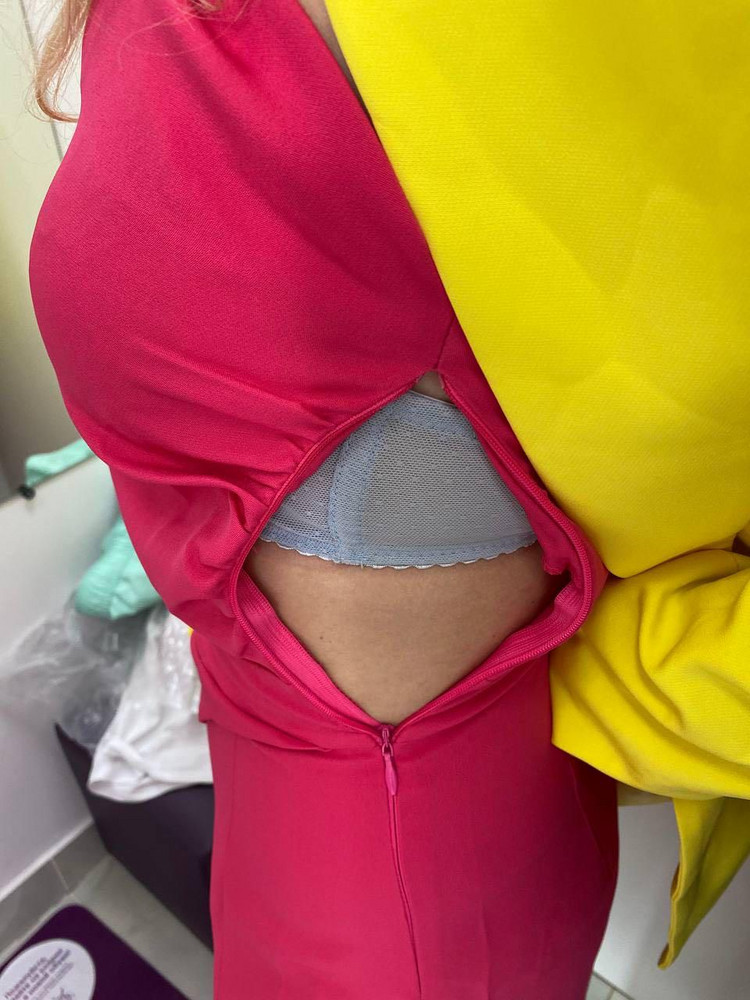 Очень красивое платье. Немного тянется, но маломерит 😭ждала его к свадьбе. Ношу 40/42, а тут мало