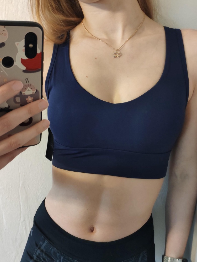 Всё подошло по размеру, на обхват груди 85 брала размер xs. Качество радует.