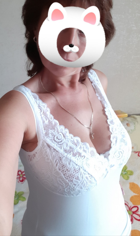 Замечательная маечка. Просто супер👍. Качество отличное, главное, что есть 5% лайкры, а не чистый хлопок. За счет этого держит хорошо форму, не растянется после стирки в ширину. Все швы аккуратные. Очень довольна. На размер 50 и грудь 80F хорошо подошел 3хl.