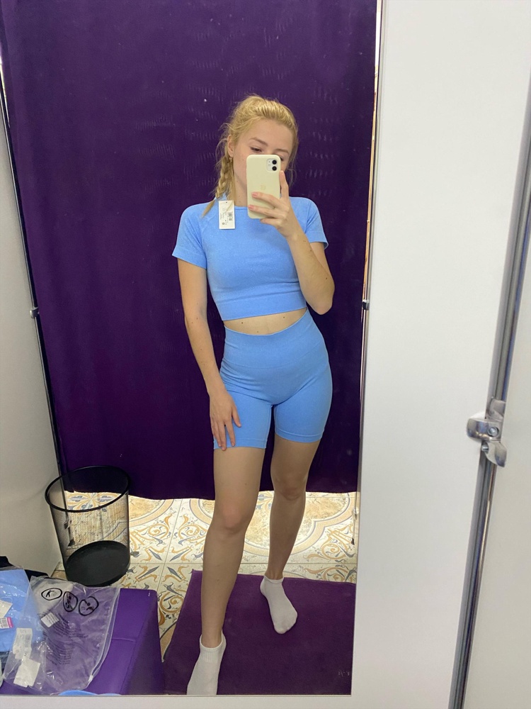 Костюм шикарный🔥 Даже не ожидала честно говоря) Выбор сделала в пользу другого(такой же, но с лосинами)