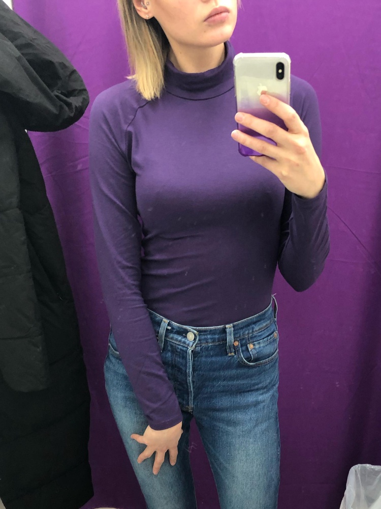 Очень качественная водолазка за такие деньги. Осталась довольна покупкой. Рекомендую. 