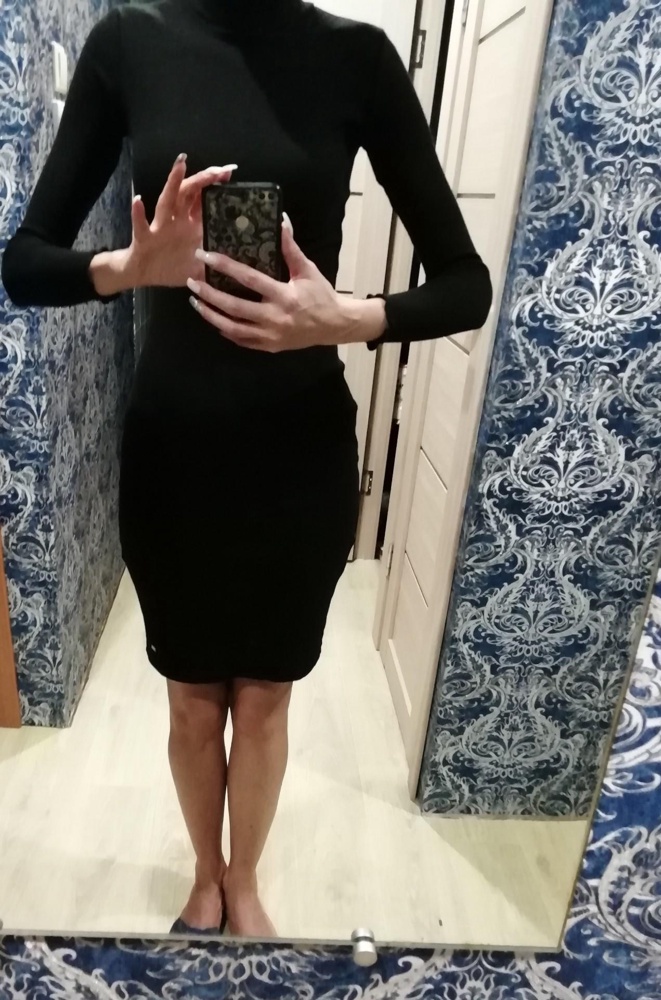 По качеству приятное  тонкий хлопковый трикотаж,! Но надев, боковые швы на бёдрах  почему то  все волнятся, такое впечатление, что в это платье кто то пытался пролезть очень большого размера и растянул его! Возврат!