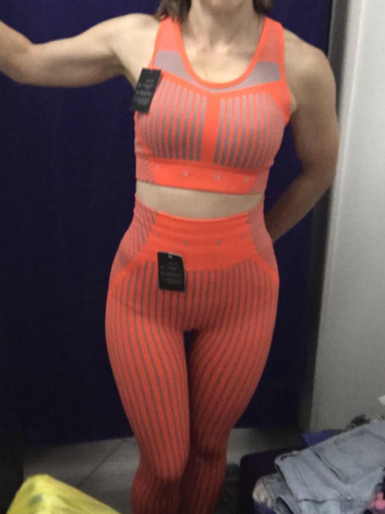 Качество на высоте, есть комфортные вкладыши, широкие лямки. Ткань в рубчик приятна на ощупь. Выбрала другую расцветку. Прикладываю несколько фоток. Выбрала розово-чернильный.