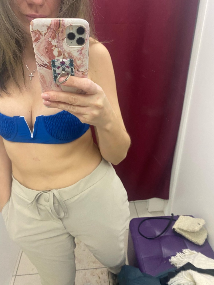 Ну за такую цену можно было не ожидать вау. Подкладка вылезает в середине и лиф не сел,размер М,мой размер 75С