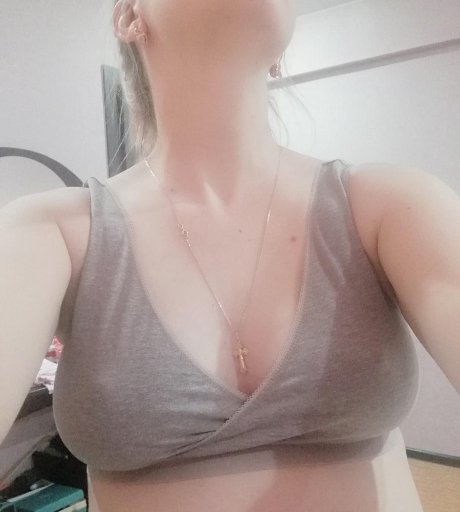 Хорошая маечка. Качественная. Мягкая. Размер соответствует. Для кормления удобно я думаю. Для домашнего ношения идля сна самое то.