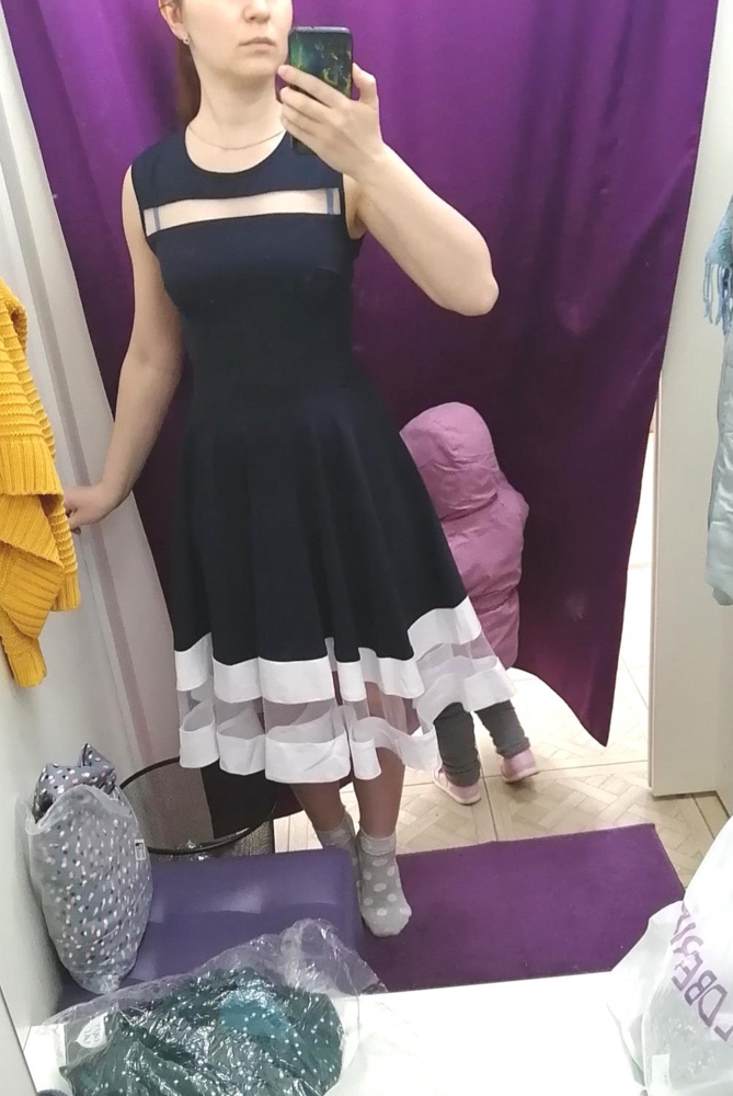 На 83_68_96 и рост 157 село идеально!!! Грудь не сдавлена, вытачки и талия на месте. Длина хороша под открытые босоножки на каблуке. Взяла для похода на свадьбу, но можно и просто летом в нем ходить в не жаркую погоду. Досталось за 3 500. Цена одекватная. 