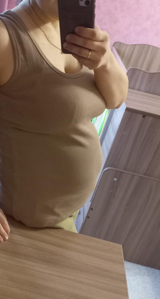 Очень хорошенькая майка. Брала на себя беременную,на размер побольше