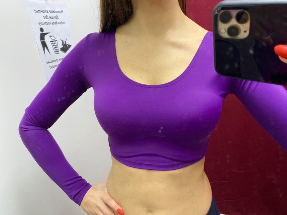 Рашик офигенный! Пошит качественно, сидит хорошо, отлично тянется. Цвет насыщенный, яркий! Взяла не раздумывая💜 советую👍🏻