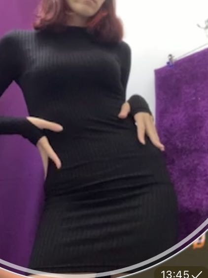 платье супер,ткань хоть и не плотная,но не просвечивает!сидит супер!любовь