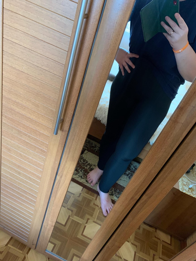 Отличные тайтсы , уже испробовала на тренировки, не чего- не прорвалось все целое, материал приятный к телу!  Размерная сетка соответствует 