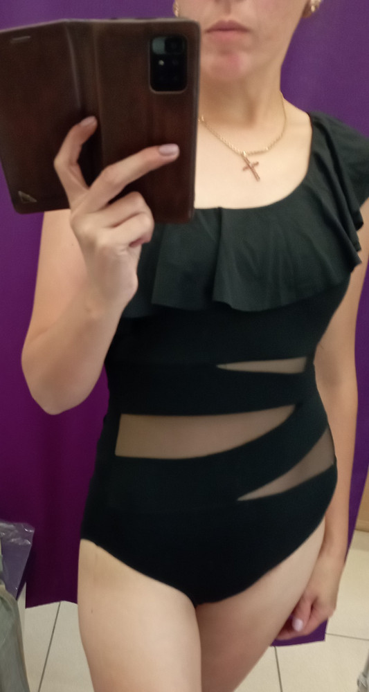 Купальник мне очень понравился, брала 42-44, боялась будет мал. Ношу 44, иногда низ 46, но он оказался как раз. Тянется хорошо. Покупкой довольна.