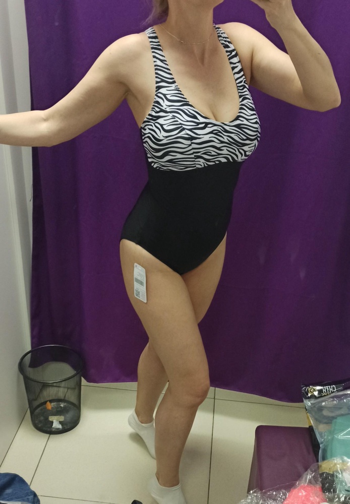 Неплохо смотрится, но при моем размере 44-46 с размером груди D, сильно растягивается, не поддерживает. Ткань тонковата.