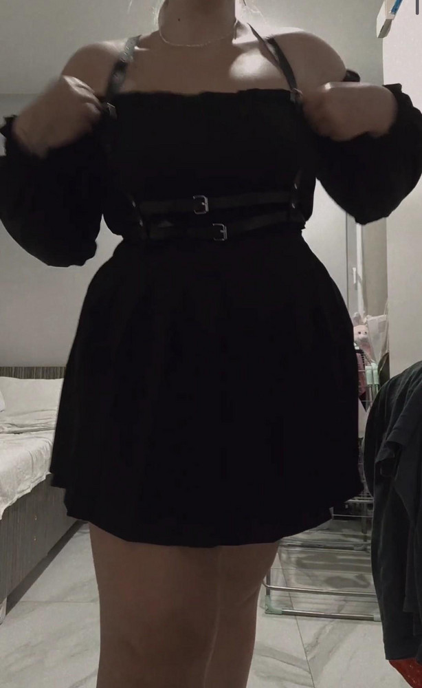 Ну это вообщееее! Чистый с1кс. Очень понравилась портупея, красота. Не скажу, что прям супер прочная, но за эти деньги - прям супер. Еле разобралась, как надевать)) но когда понимаешь принцип застегивания - всё становится кристально ясно. Подойдёт и на одежду и без одежды огонь 🔥

Для девочек плюс сайз просто находка) Размер регулируется, на мои параметры идеально подошло. Выглядит бомбово)