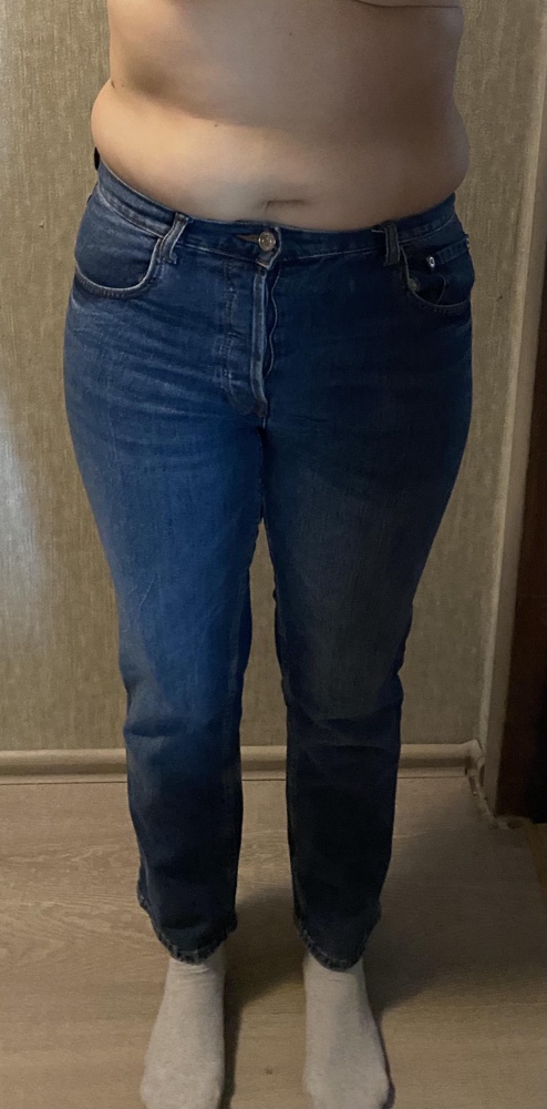 Бомба! Когда начинаешь надевать, действительно облепляет одну ногу и не верится, что влезет вся тушка в него, но нужно немного постараться и ты уже в нём. Супер штука, сел очень хорошо, живот подтянул, холодец с боков спрятал. Что важно, попа не выглядет приплюснутой и нет контура от трусиков. Для сравнения фото, все ровненько и на своих местах, никаких свисающих жиров.  На свой 48 взяла размер L, мне кажется подошел идеально. 