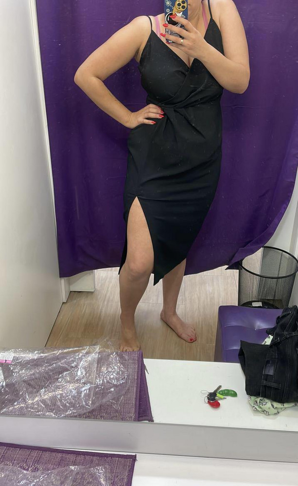 Отличное платье , хорошо подчеркивает фигуру ! 