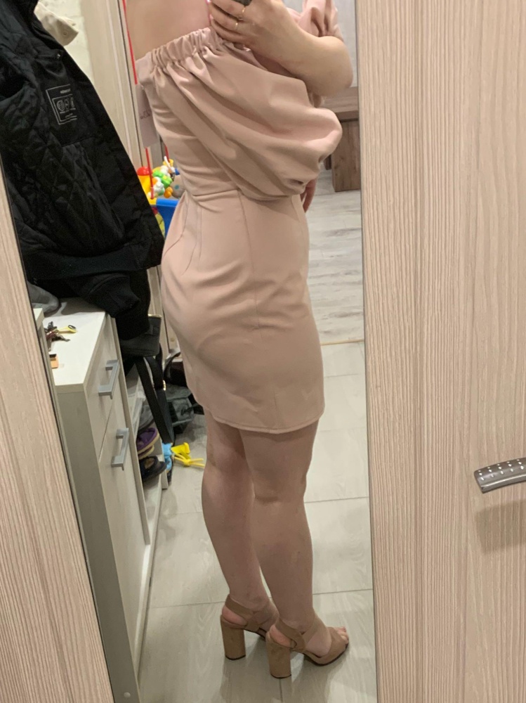 Заказывала 40 и 42 , на мои параметры 80/70/90 идеально сел 42  !при росте 150см длинна хорошая , по качеству нареканий нет ! Нигде ничего не торчит , все ровно, с плеч рукава не спадают , покупкой довольна ) рекомендую ) 