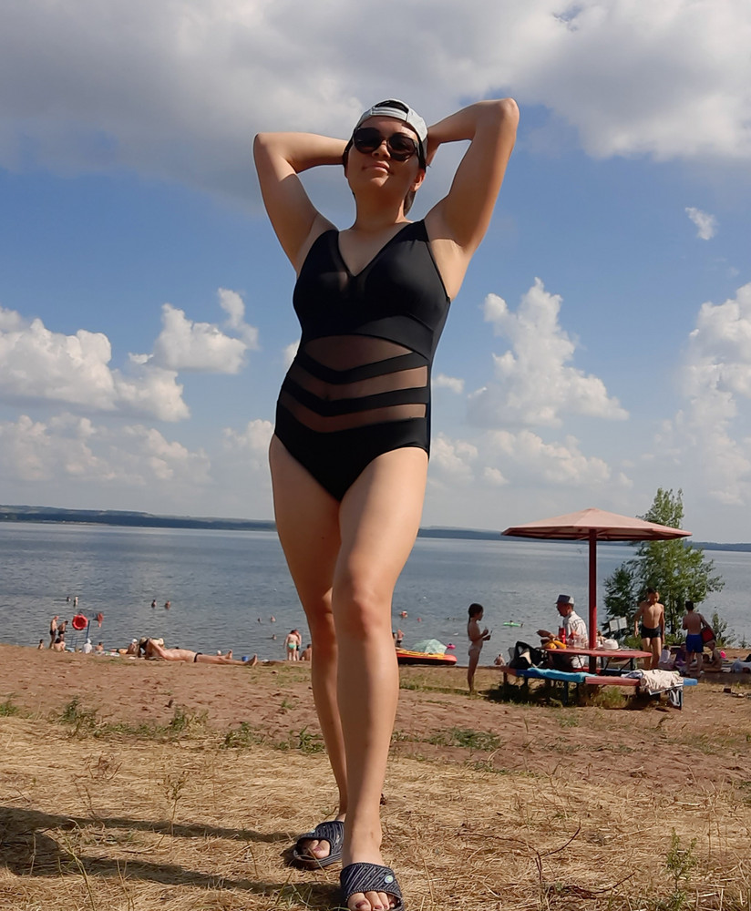 Понравился в целом. Чашки иногда съезжают но поправить можно.  На пляже по мне так все смотрели на купальник))заказывала так то 48 российский размер.  Соответствует.