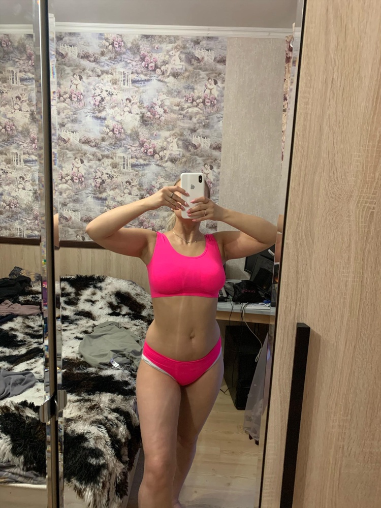 Хрень еще та, да, цвет бомбический. Но это не купальник, ткать тонкая и просвечивает даже пока сухая, лиф грудь не особо держит, поставила чашечки, но и они просвечивают. А носить как белье тоже не камильфо, потому что это галимая дешевая синтетика, которая вызывает раздражение на коже. Подойдет для какой нибудь фотосессии,максимум. Еще лямки на плече собираются в кучу