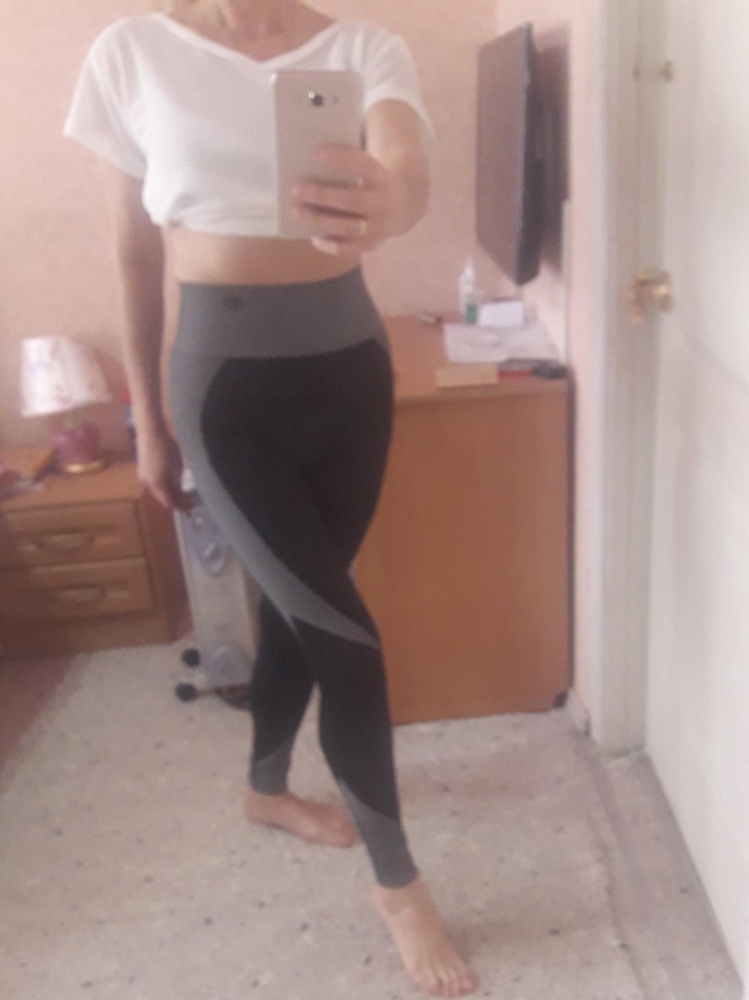 Понравились. Пришли без бирки, но никаких стрелок или брака нет. Ткань очень приятная к телу, смотрятся красиво. Дизайн очень удачный, округляют пятую точку и подчеркивают талию. Не просвечивают в приседах. Сшиты качественно, никаких торчащих ниток и кривых швов.