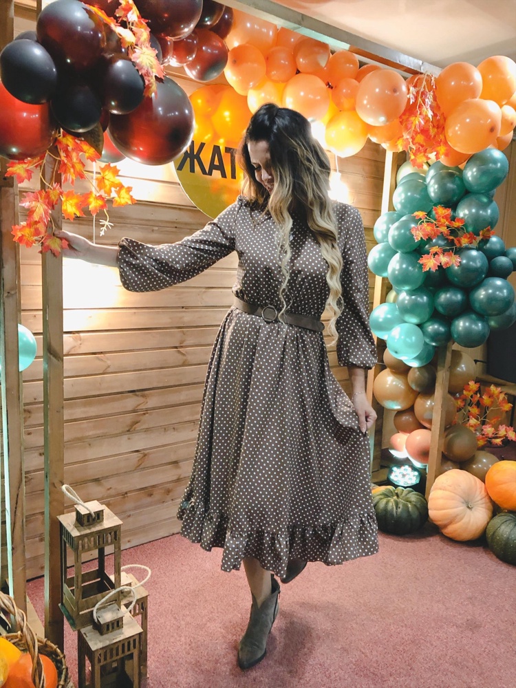 Платье классное, понравилось, приятное к телу. Сшито качественно. В жизни цвет темнее чем на фото. 