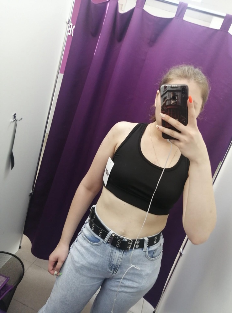 Топ понравился, только неудобно из-за переворачивающейся резинки, а в целом очень хороший. Размер подошёл, параметры: ОГ 93-94, ОТ 77